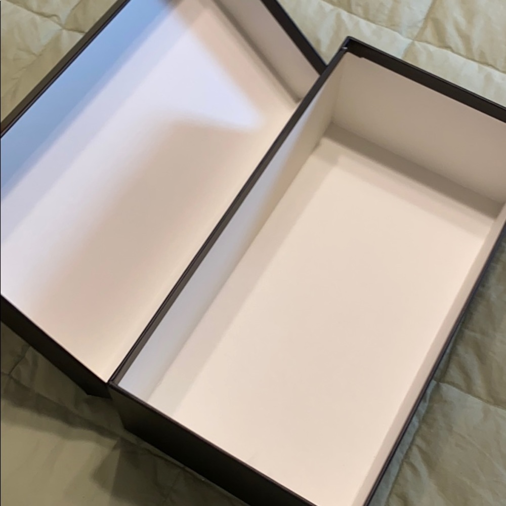 NWOT Gucci silk shoe dust bags and box - Picture 3 of 3